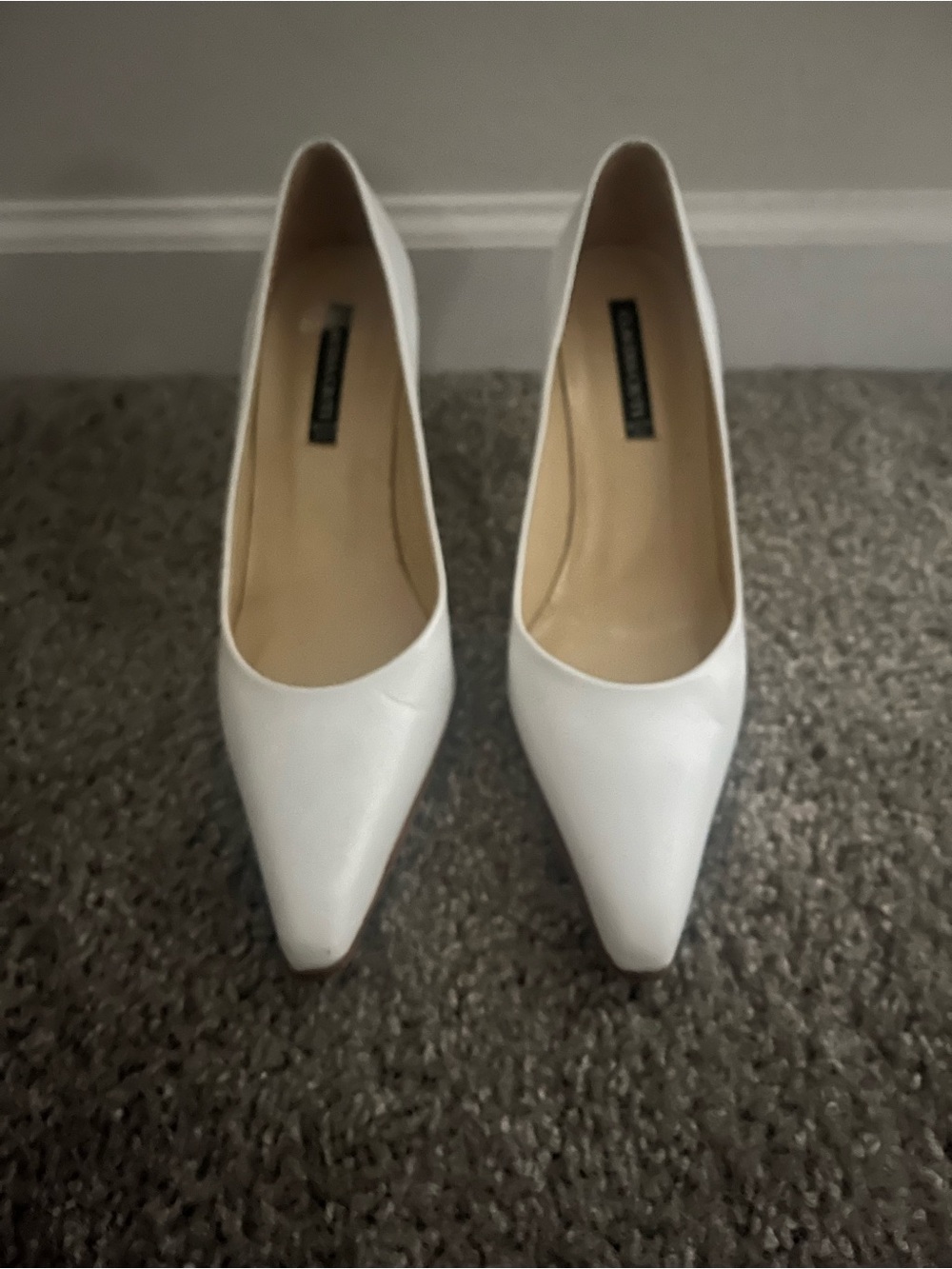 White Pointed-Toe Women’s Pumps with Sleek Profile